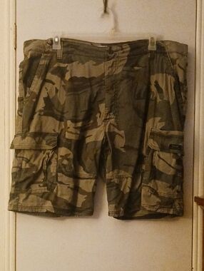 Wrangler Men's Camo Cargo Shorts - Olive & Tan
